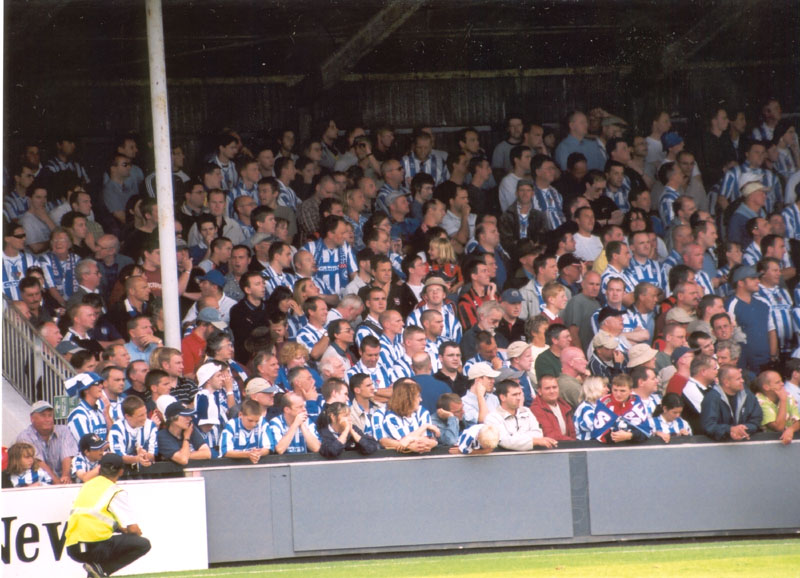 Crowd, Cambridge Game 11 August 2001