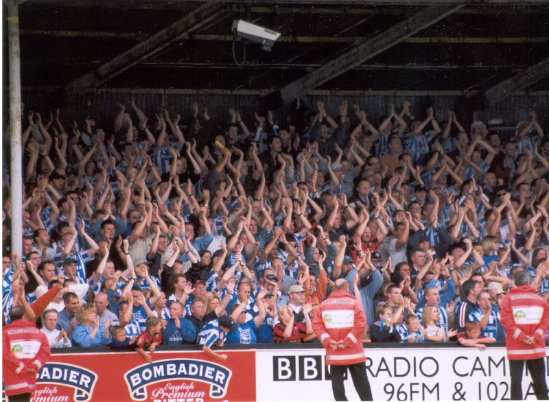 Crowd, Cambridge Game 11 August 2001