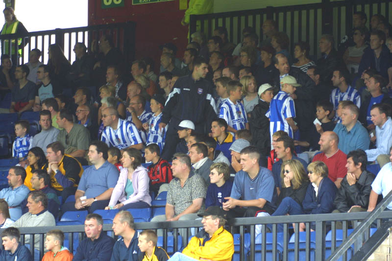 Crowd, Cambridge Game 11 August 2001