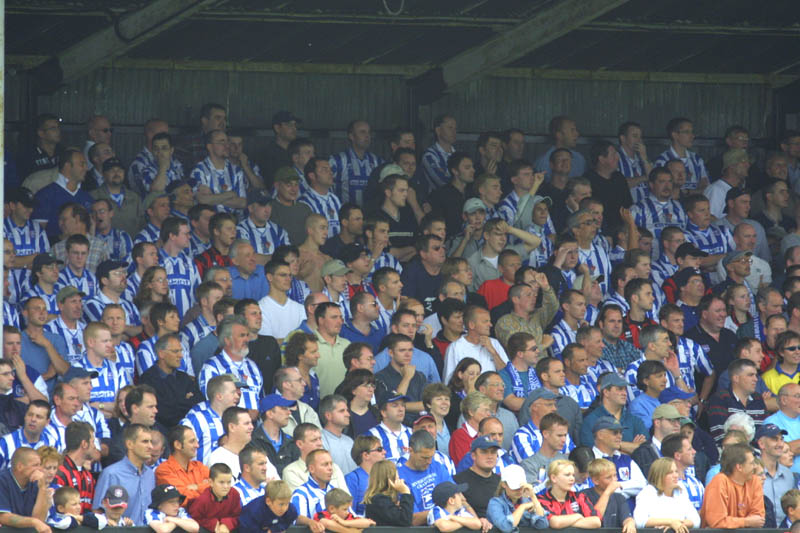 Crowd, Cambridge Game 11 August 2001