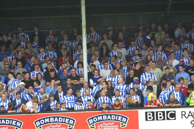 Crowd, Cambridge Game 11 August 2001