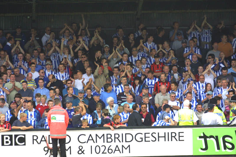 Crowd, Cambridge Game 11 August 2001