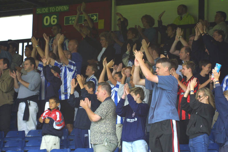 Crowd, Cambridge Game 11 August 2001