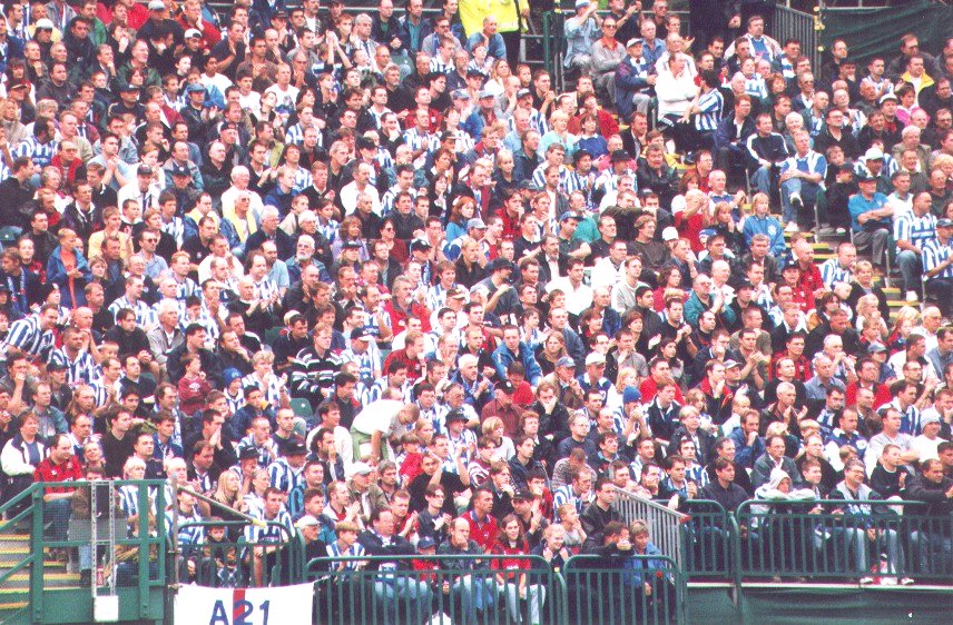 Crowd, Cheltenham Town game 25 September 1999