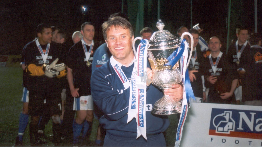 Micky poses with cup Chesterfield game 01 may 2001