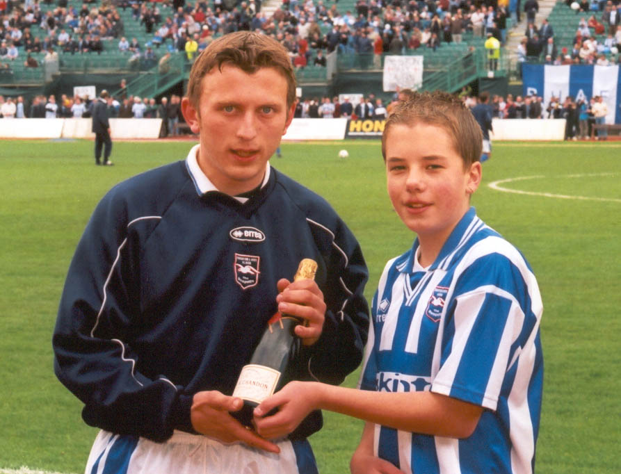 Hart gets another award, Darlington game 16 April 2001