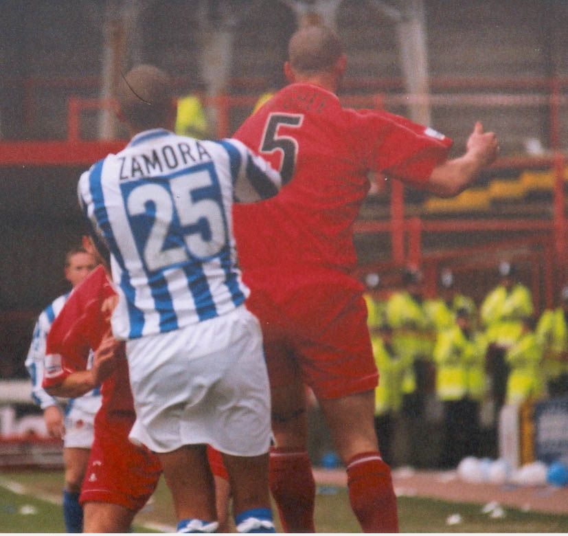 Zamora Challanges Leyton Orient game 03 march 2001