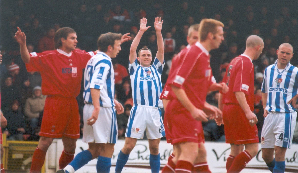 Crosby tries his luck at semiphor, Hart and Cullip also in picture, Leyton Orient game 03 march 2001