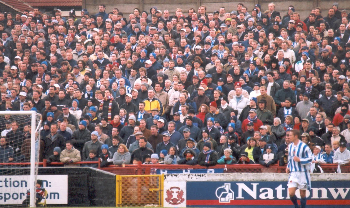 Crowd Leyton Orient game 03 march 2001