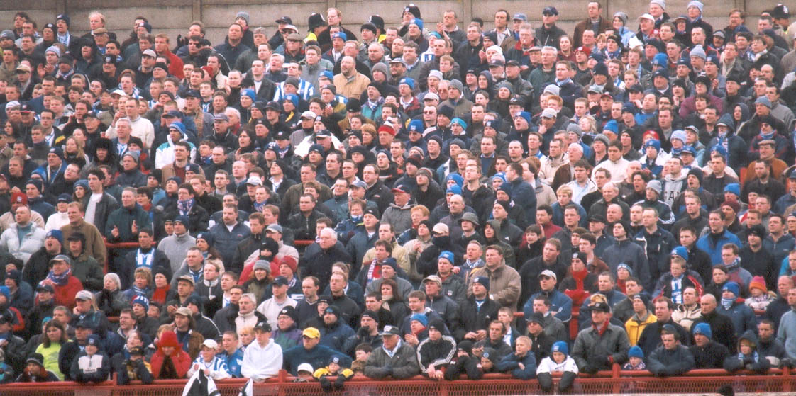 Crowd Leyton Orient game 03 march 2001