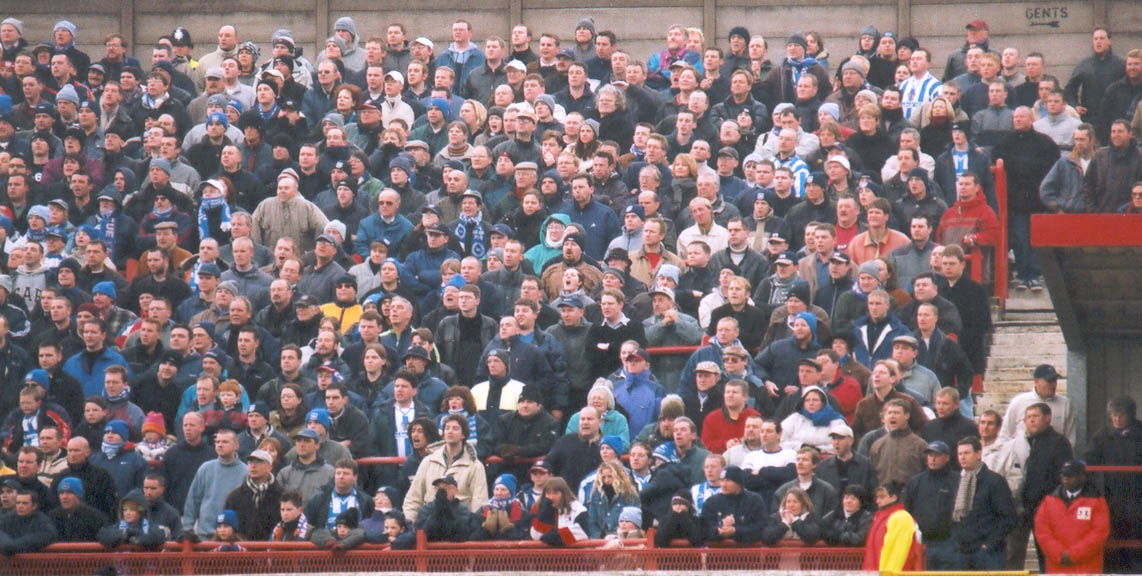 Crowd Leyton Orient game 03 march 2001