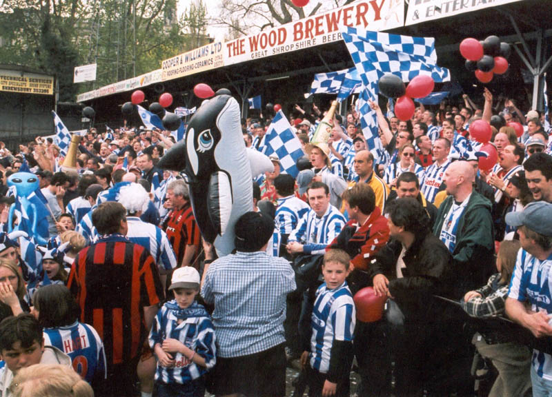 Crowd Shrewsbury game 05 may 2001