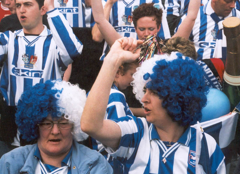 Crowd Shrewsbury game 05 may 2001