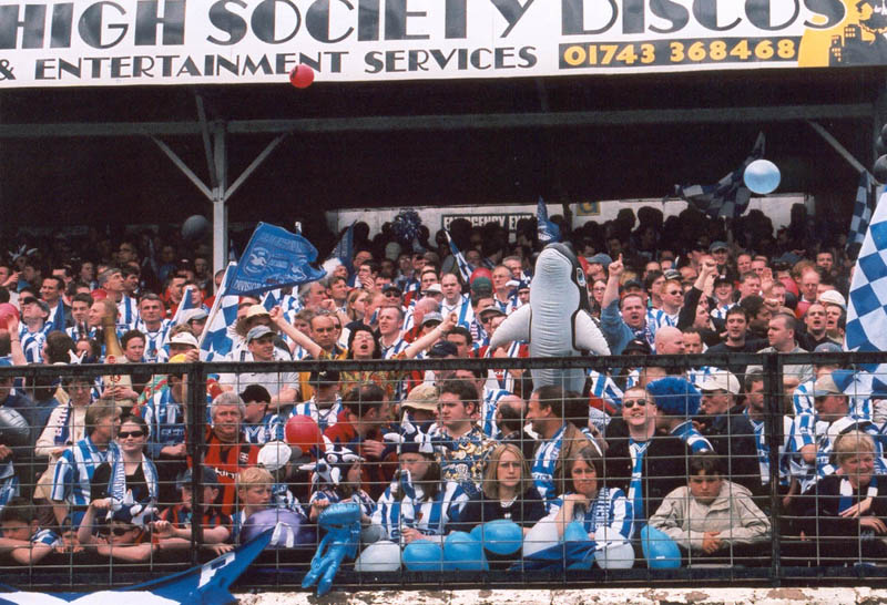 Crowd Shrewsbury game 05 may 2001