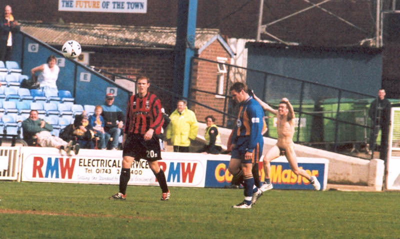 unedited version of streaker Shrewsbury game 05 may 2001