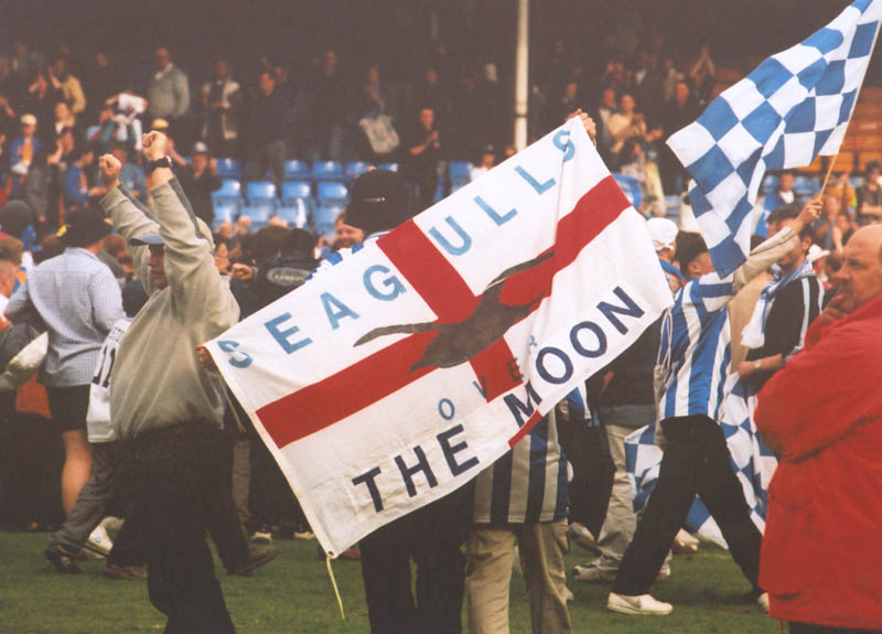 Seagulls over the moon flag, Shrewsbury game 05 may 2001