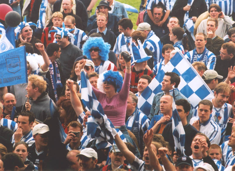 Crowd welcome the team back out, Shrewsbury game 05 may 2001