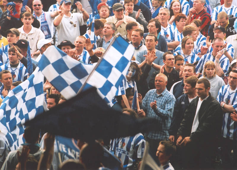 Crowd welcome the team back out, Shrewsbury game 05 may 2001