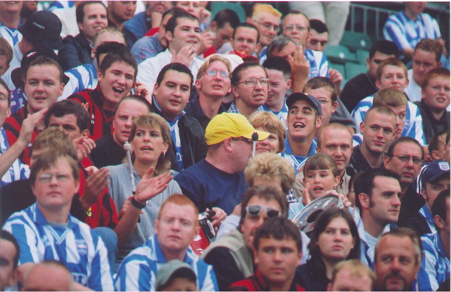 Crowd pay attention, Torquay 02 September 2000