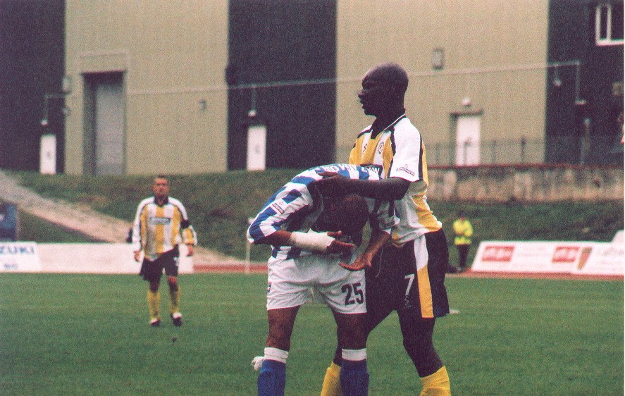 Zamora gets a clump on the back of the head, Torquay 02 September 2000